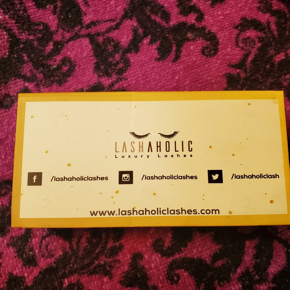 Lashaholic Luxury Lashes